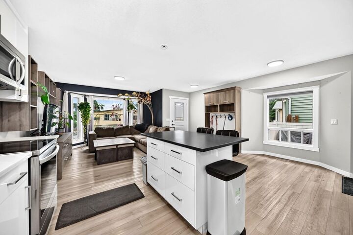 Property Photo: 46 Dovercliffe Way SE AB T2B 2C6