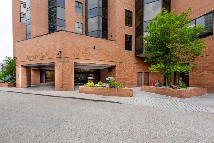 Property Photo: 1100 8 Avenue SW 1502 AB T2P 3T9