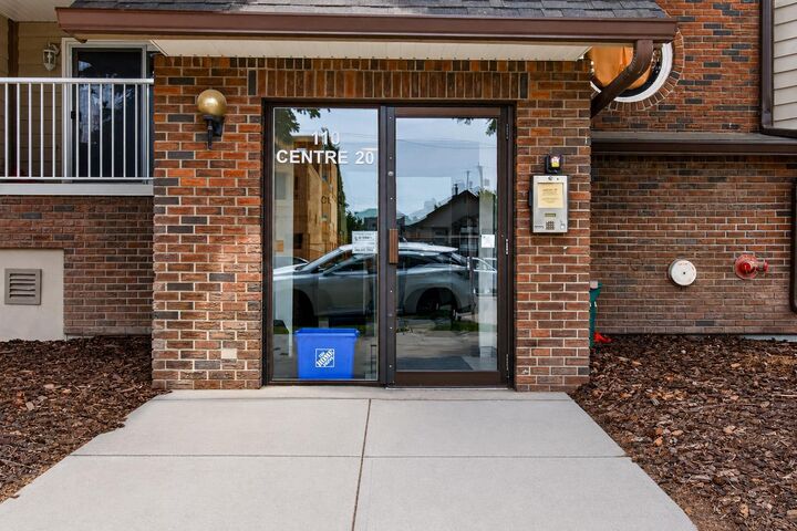 Property Photo: 110 20 Avenue NE 305 AB T2E 1P7