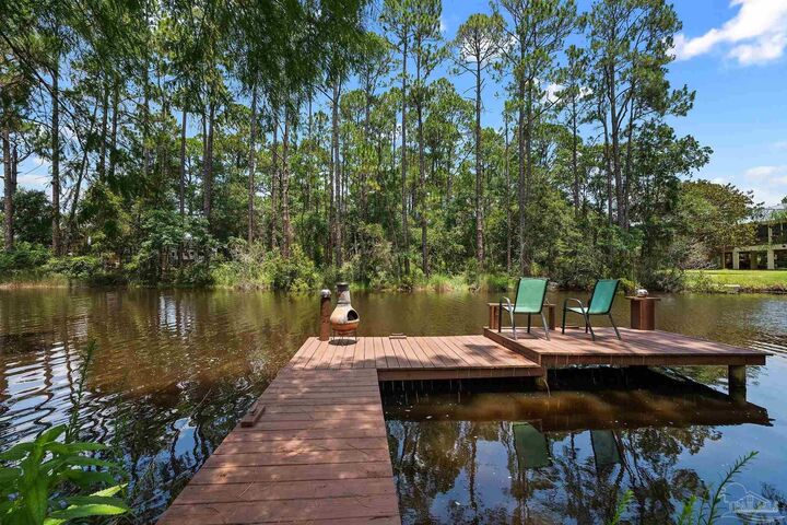 Property Photo: 8132 Glenview Rd FL 32583