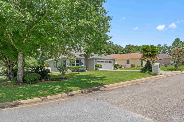 Property Photo: 2078 Downing Dr FL 32505