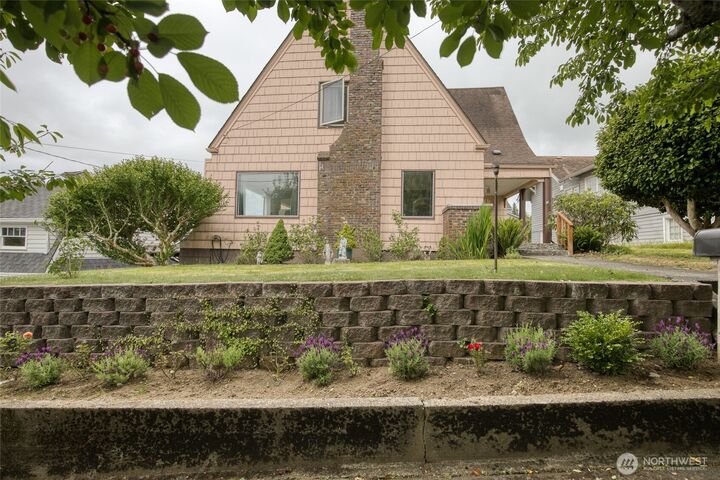 Property Photo:  911 N Thornton Street  WA 98520 