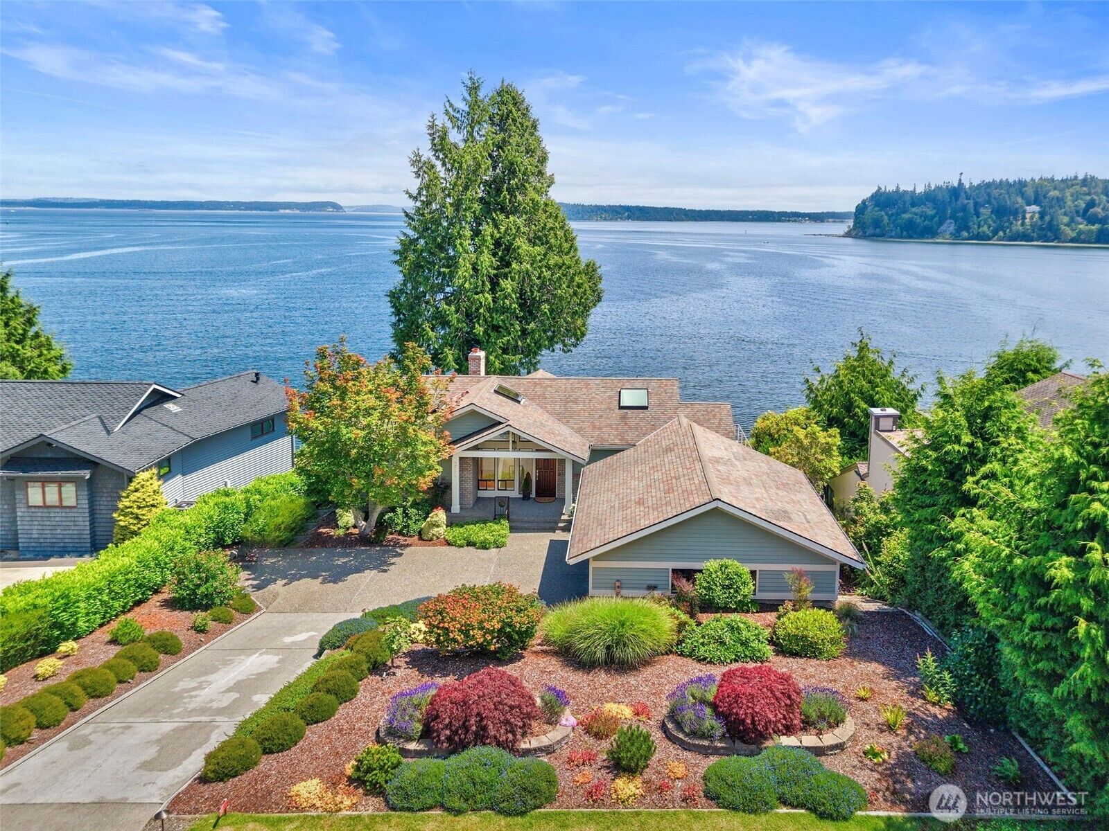 Property Photo:  211  Montgomery Lane  WA 98365 