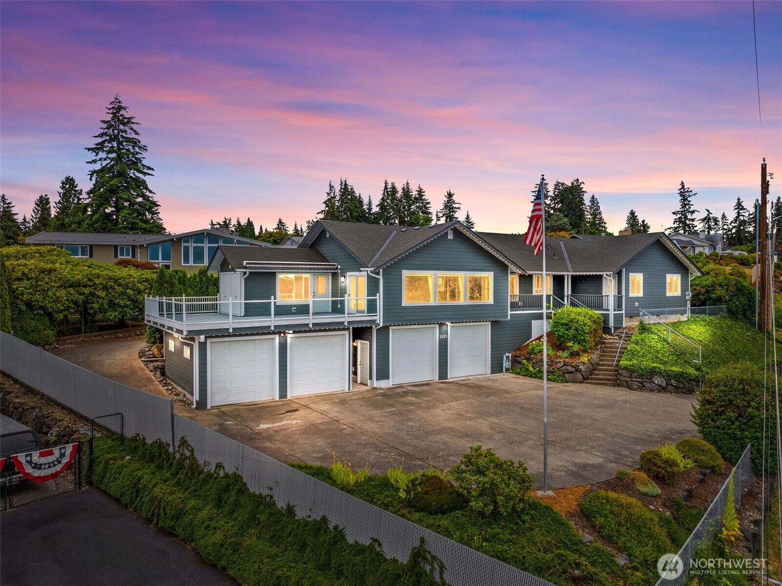 Property Photo:  2025  5th Street SE  WA 98372 