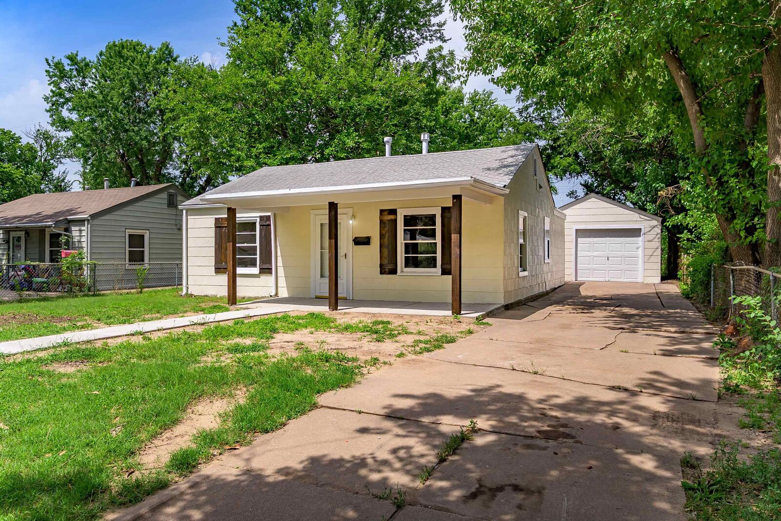 Property Photo: 2101 S Madison Ave KS 67211-5414