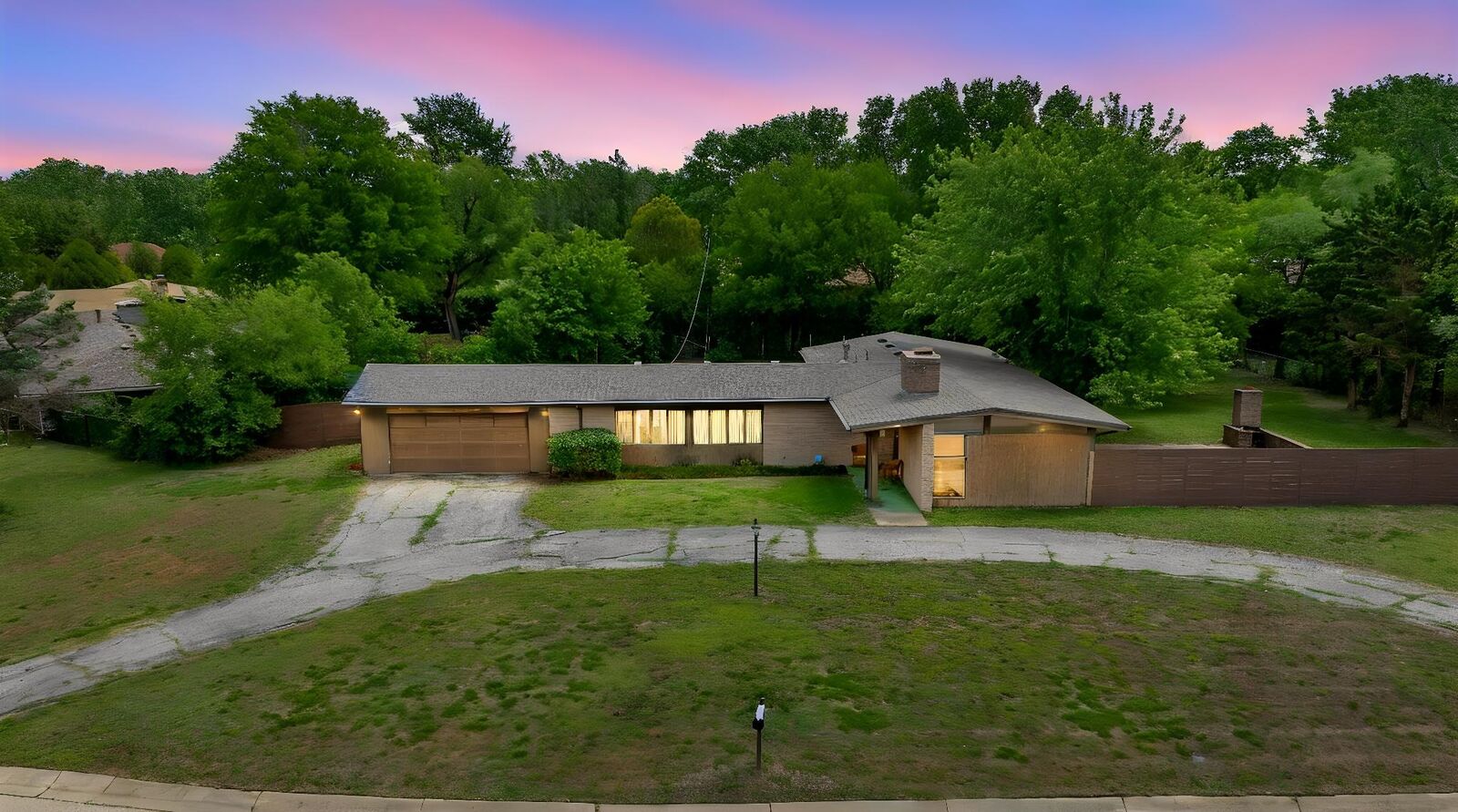 Property Photo:  2400 N Yale Ave  KS 67220-2822 