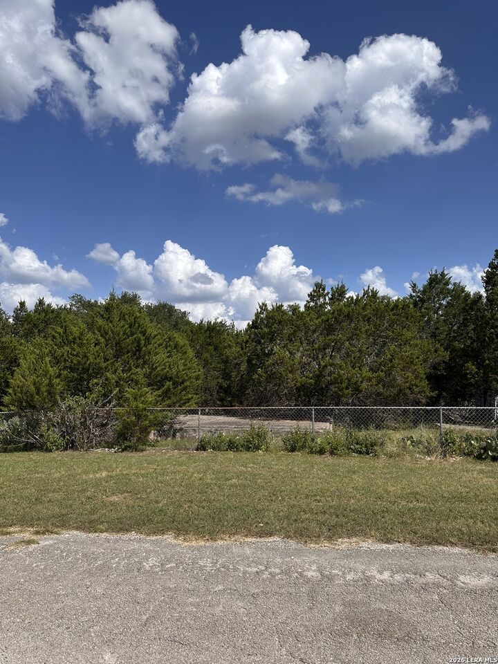 Property Photo: 926 Rambling Dr TX 78133