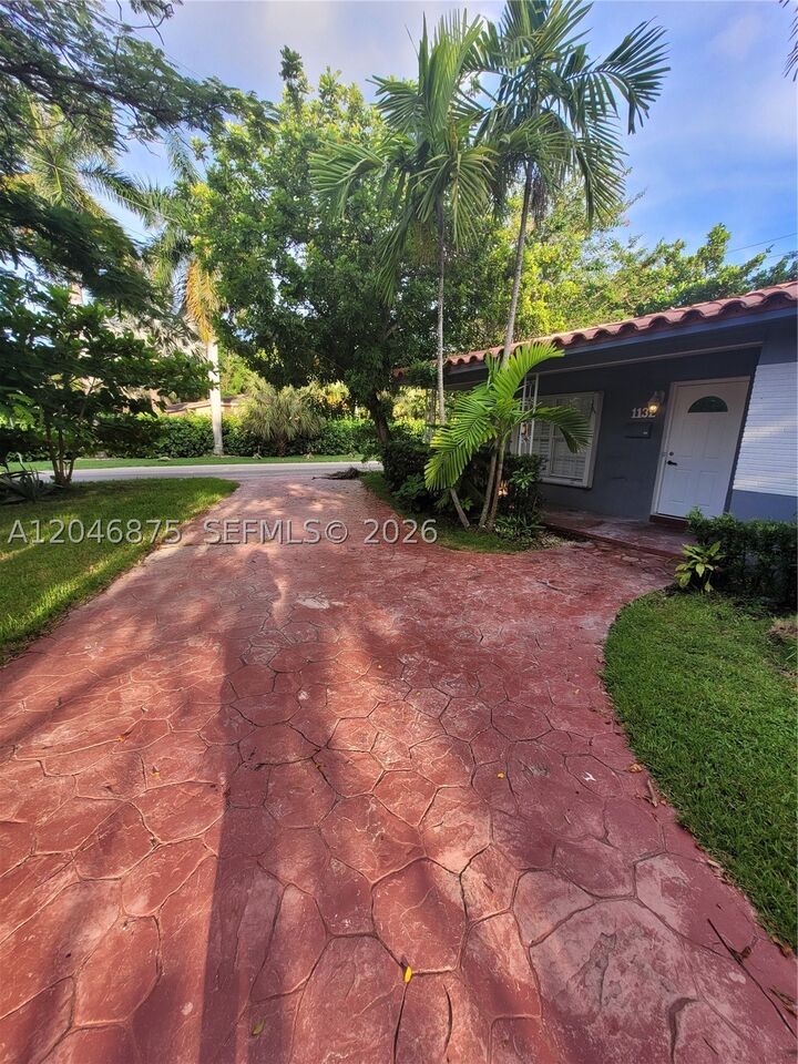 Property Photo: 1132 Moffett St FL 33009