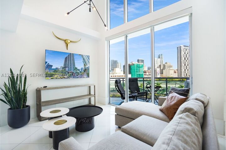 Property Photo:  350 S Miami Ave 713  FL 33130 