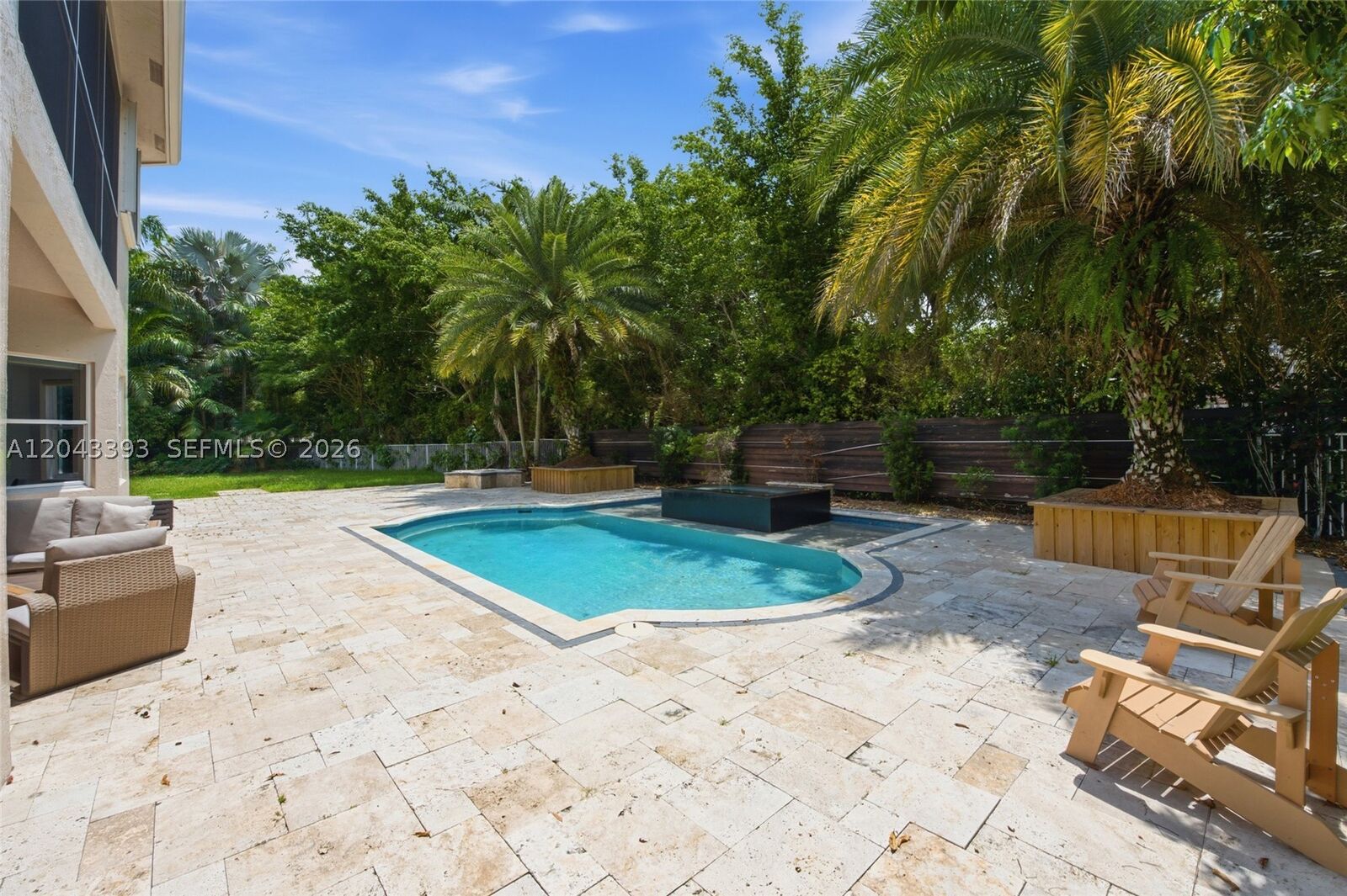 Property Photo: 1585 Victoria Isle Way FL 33327