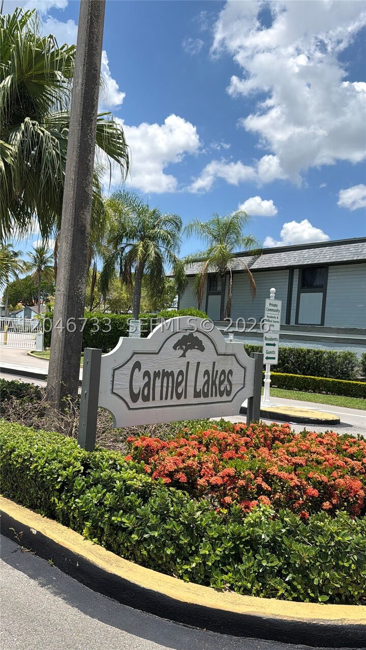 Property Photo:  469 NE 207th Ln 101  FL 33179 