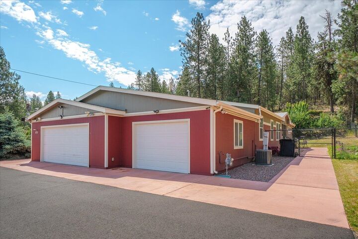 Property Photo:  1131 W San Salvador St  WA 99022 