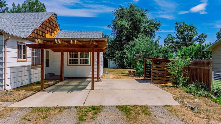 Property Photo: 3102 N Coleman Rd WA 99212