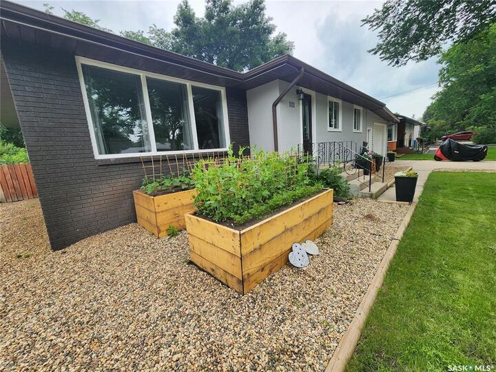 Property Photo: 1111 Hudson Road SK S4A 1Z1