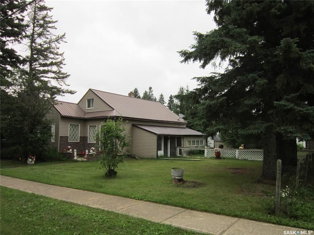 Property Photo: 101 1st Street E SK S0E 0A0