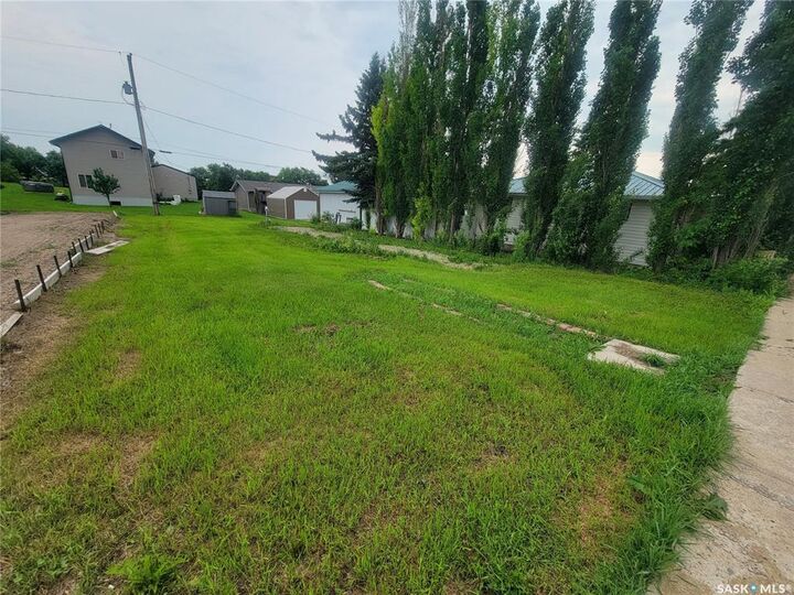 Property Photo:  22 4th Street  SK S0L 0S0 