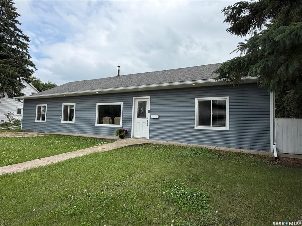 Property Photo:  314 Main Street E  SK S0K 2L0 
