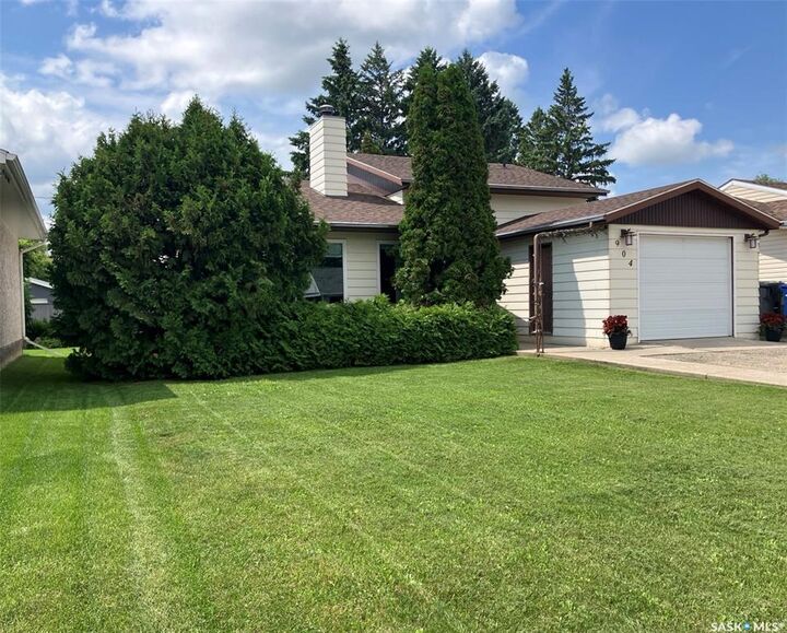 Property Photo: 904 Centre Street SK S0E 1E0