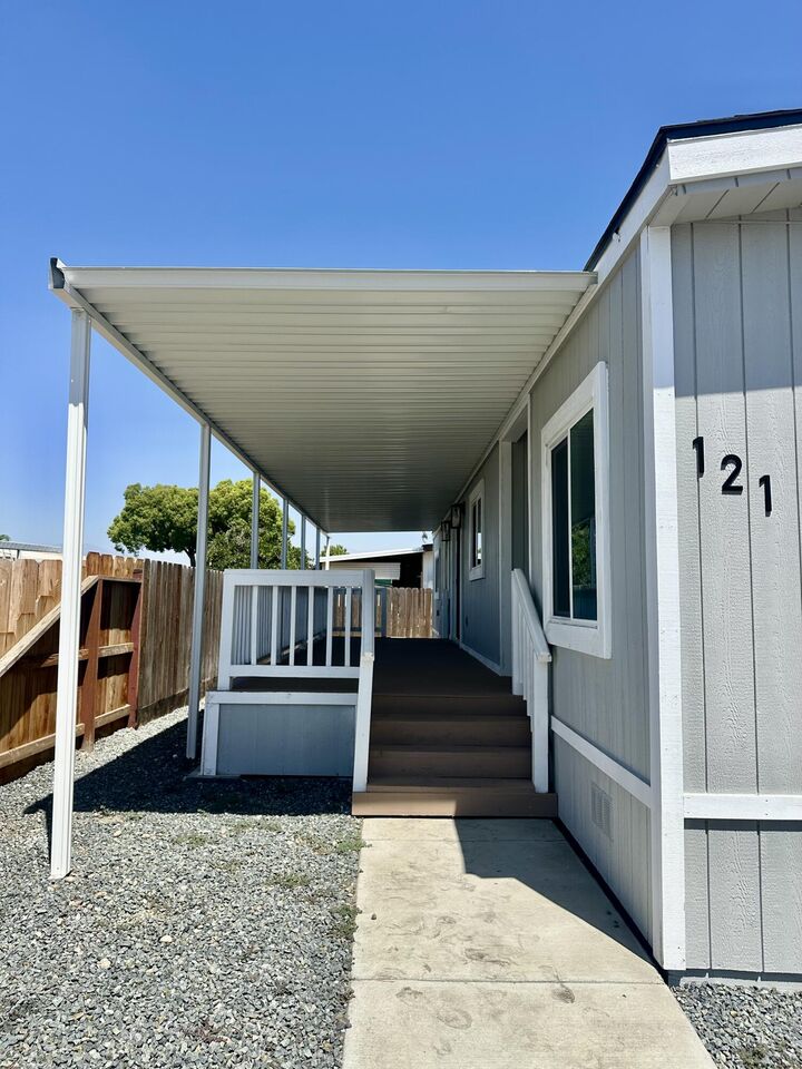 Property Photo: 720 E Worth Avenue 121 CA 93257