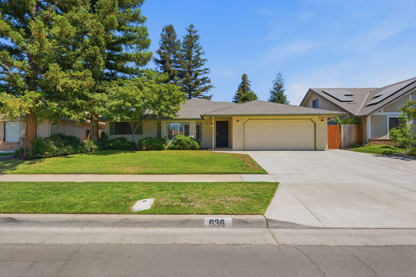 Property Photo: 636 E Mesa Avenue CA 93710