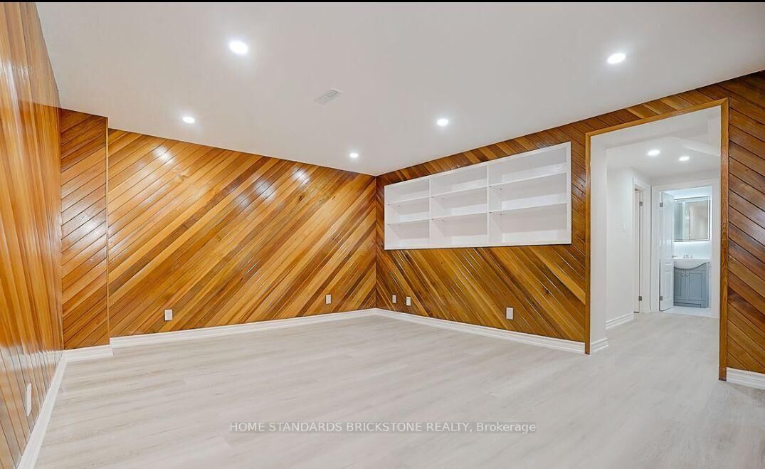 Property Photo:  24 Barrington Crescent  ON L3R 3H3 