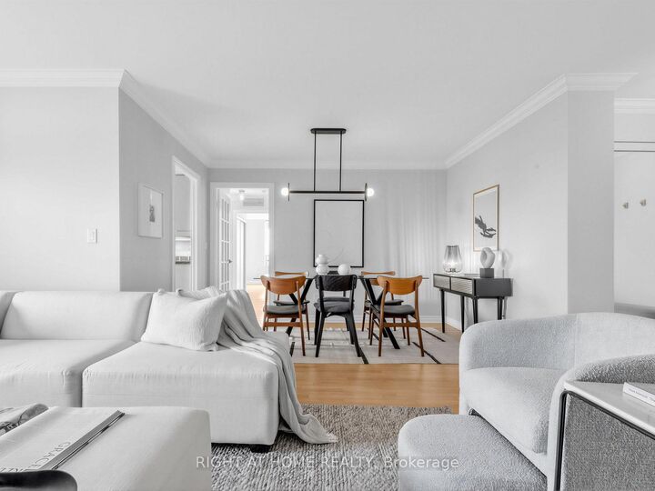 Property Photo:  18 Sommerset Way 2206  ON M2N 6X5 