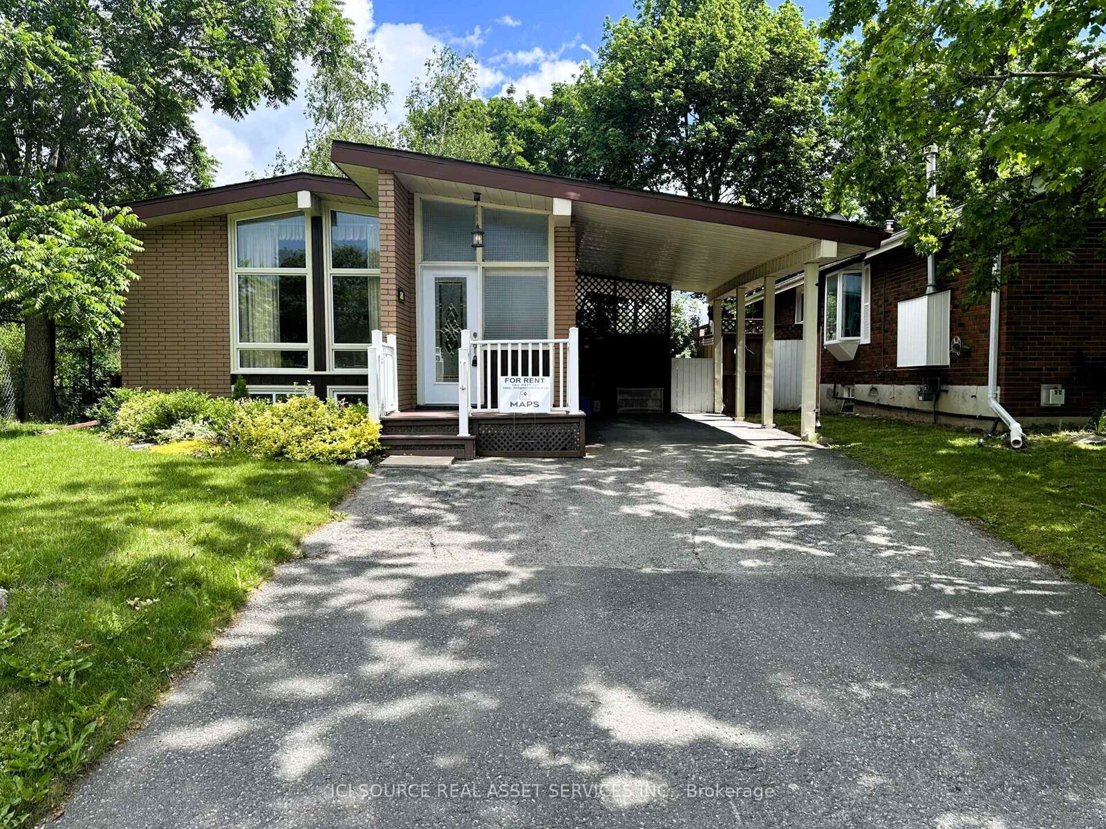 Property Photo: 275 St Anne's Crescent ON K9H 5J3