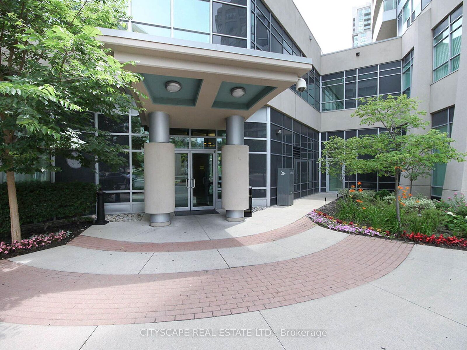 Property Photo: 1 Elm Drive W 2111 ON L5B 4M1
