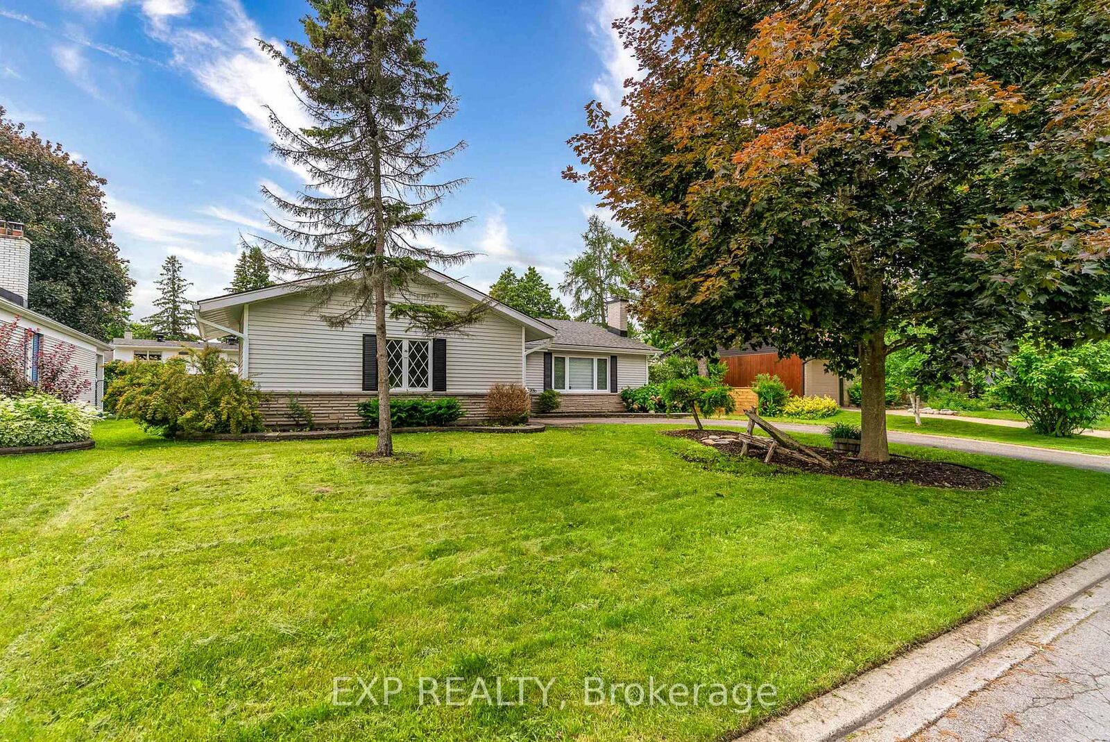 Property Photo: 2136 Fillmore Crescent ON K1J 6A4