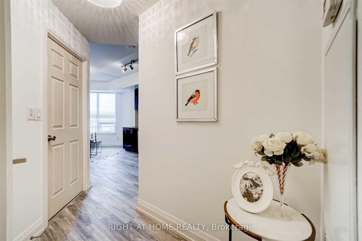 Property Photo: 7171 Yonge Street 511 ON L3T 0C5