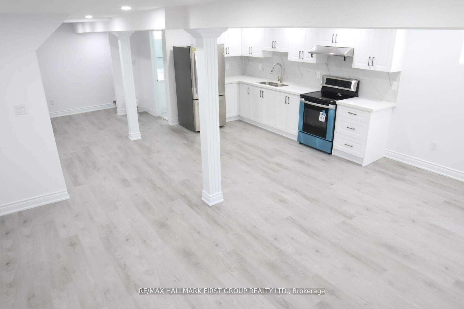 Property Photo:  1627 Baggins Street Lower  ON L1W 1H2 