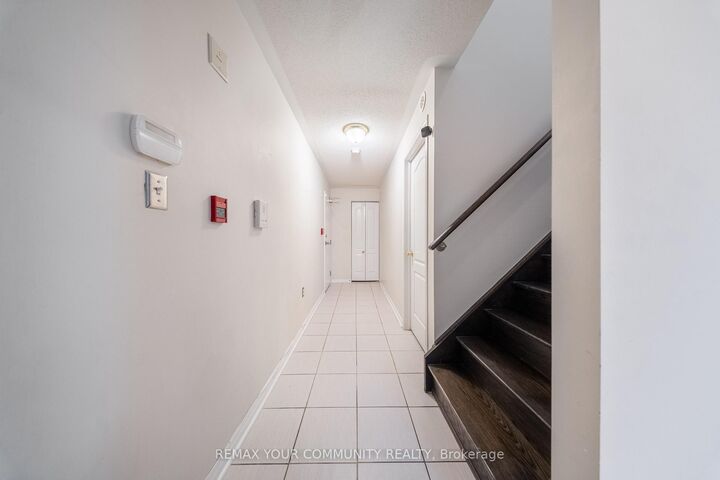 Property Photo: 651F Warden Avenue 48 ON M1L 0E8