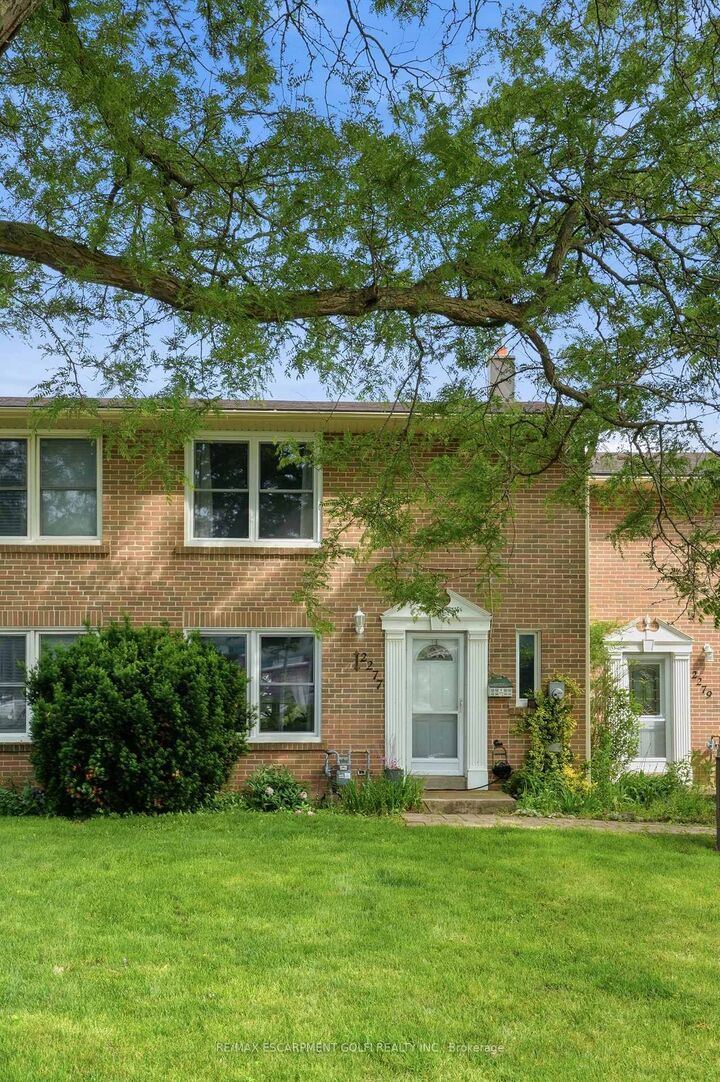 Property Photo: 2277 Mountain Grove Avenue 39 ON L7P 2H8