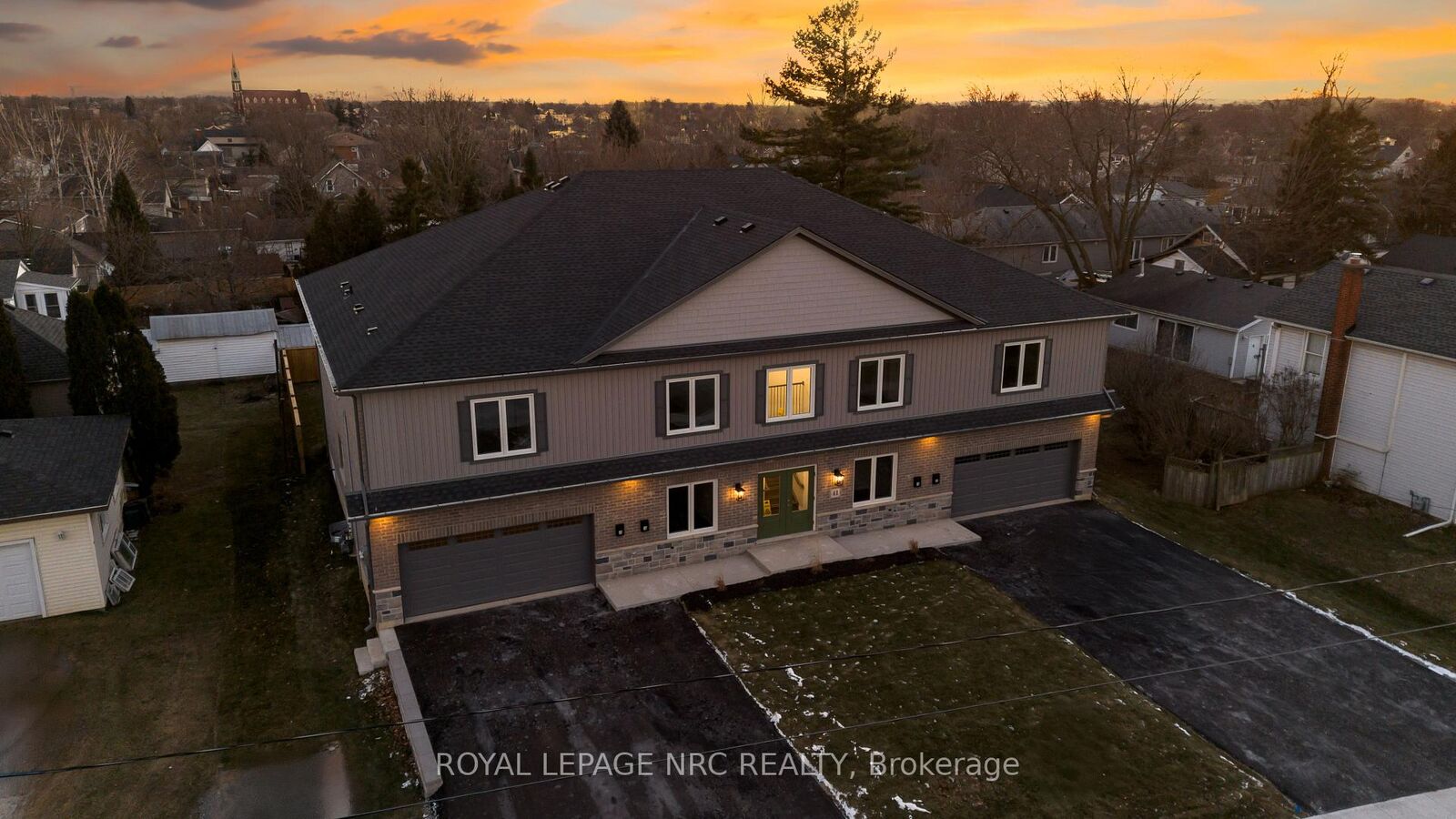 Property Photo:  41 St. Davids Road W 2A  ON L2V 2L4 