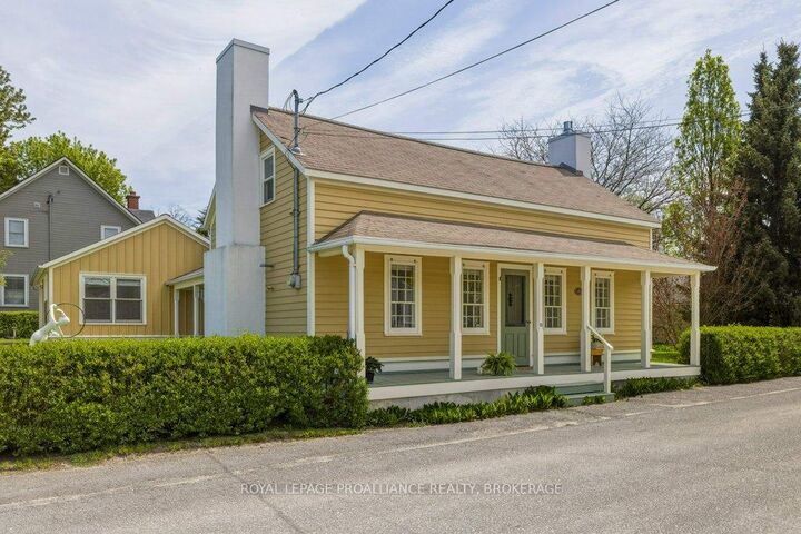 Property Photo:  10 Drummond Street  ON K7K 5R9 