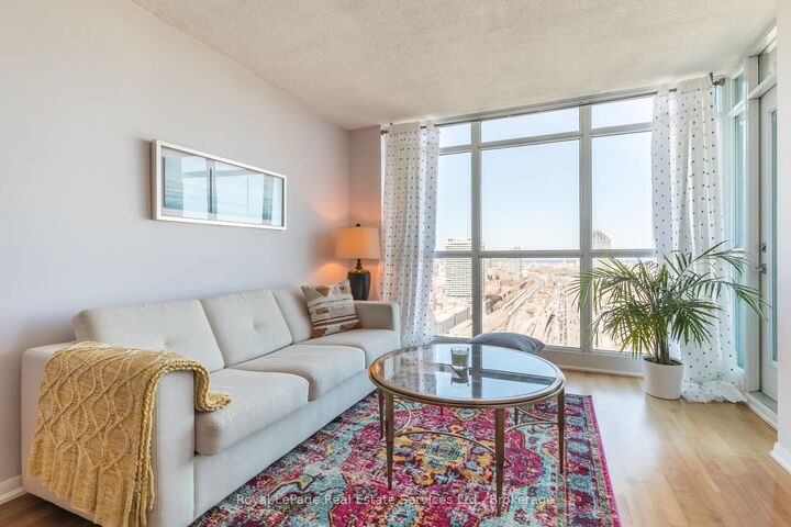 Photo de la propriété: 18 Yonge Street 2907 ON M5E 1Z8