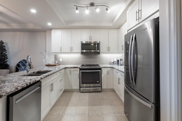 Property Photo: 260 Villagewalk Boulevard 603 ON N6G 0P6