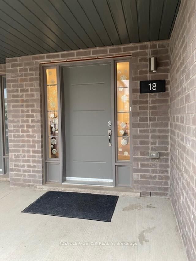 Property Photo:  205 West Oak Trail 18  ON N2R 1R4 