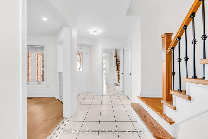 7031 Graydon Court — photo 1