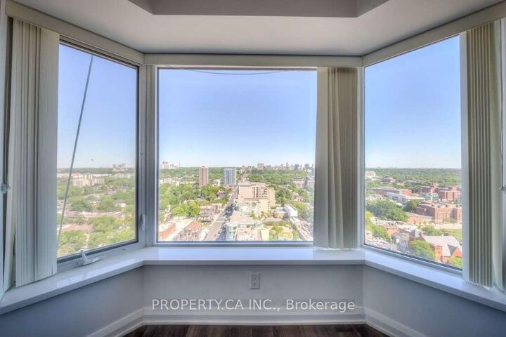 Property Photo:  155 Yorkville Avenue 1520  ON M5R 1C4 
