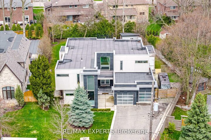 Property Photo: 1527 Glenhill Crescent ON L5H 3C4