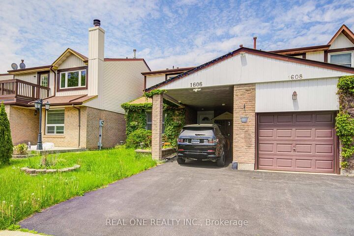 Property Photo: 1606 Lancaster Drive 30 ON L6H 2Z6