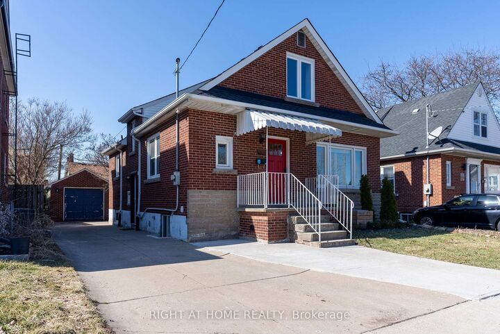 Property Photo:  214 Kenilworth Avenue S  ON L8K 2T4 