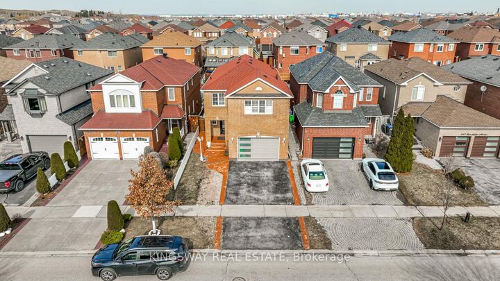 Property Photo:  891 Stonebridge Avenue  ON L5V 2L3 