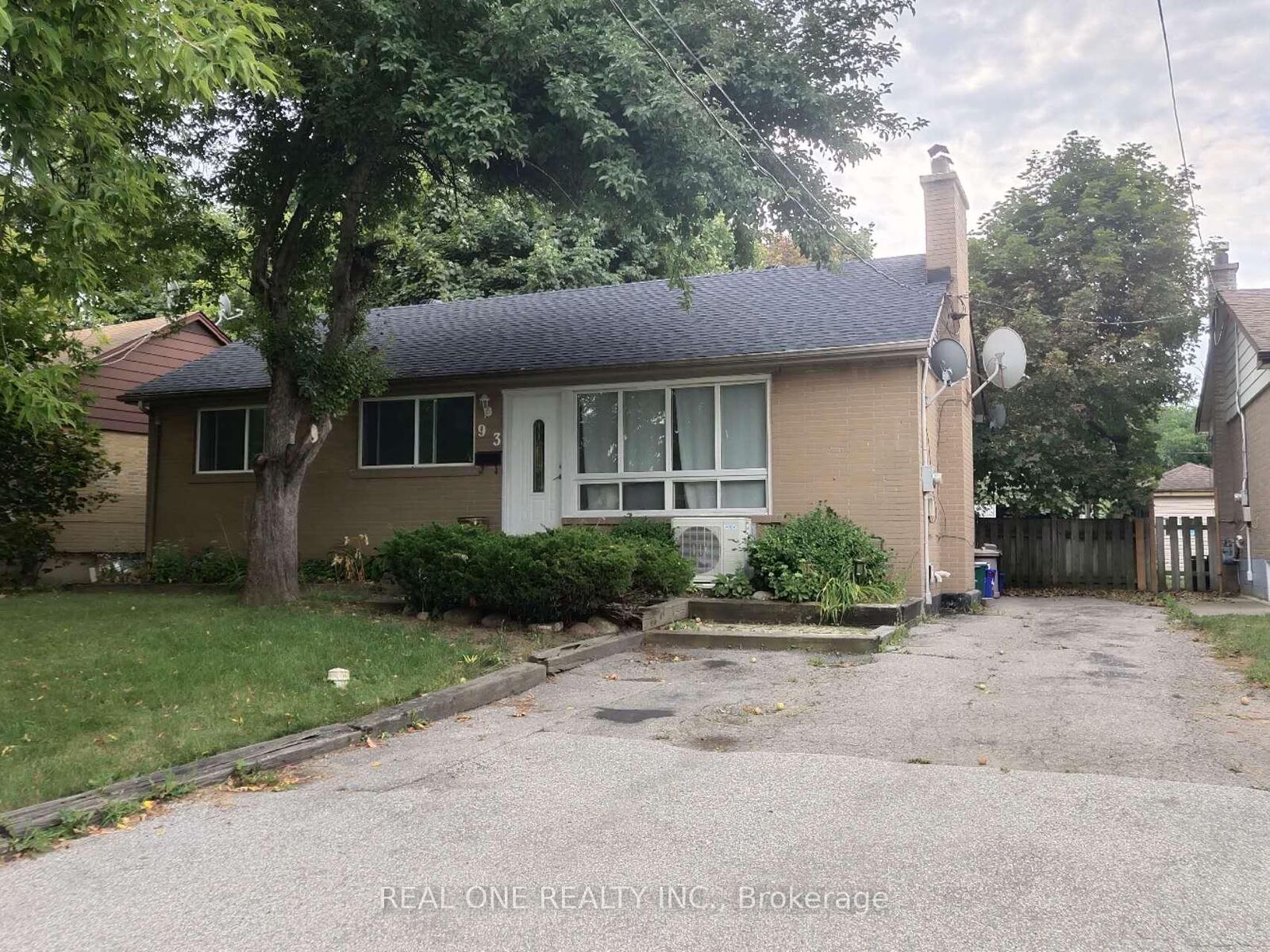 Property Photo:  93 Cartier Crescent Bsmt  ON L4C 2N3 
