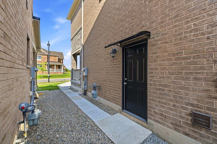 Property Photo:  55 Bartram Crescent B  ON L3Z 4L8 
