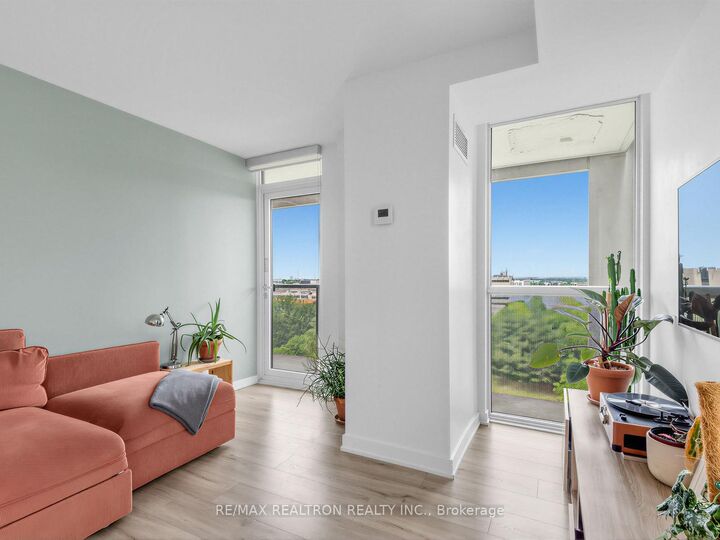 Property Photo:  160 Flemington Road 1005  ON M6A 0A9 