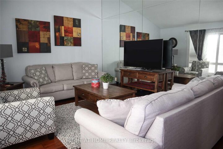 Property Photo:  423 Scarsdale Crescent  ON L6L 3W6 
