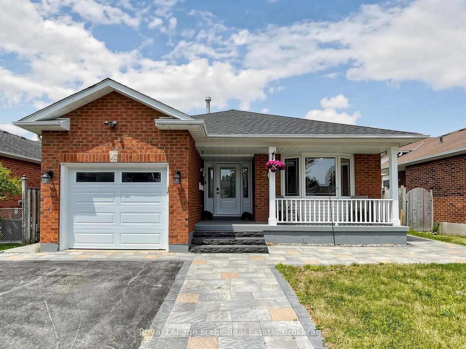 Property Photo:  20 Strathallan Drive  ON L1E 1X8 