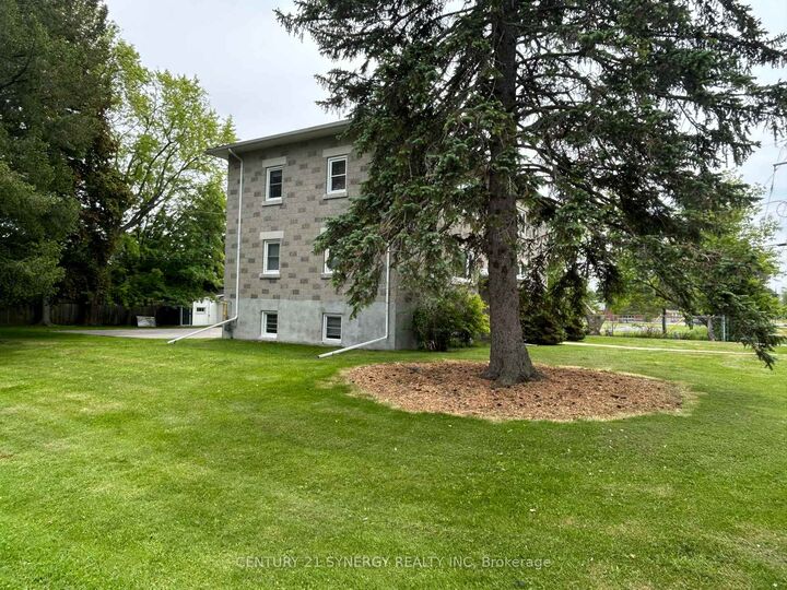 Property Photo: 395 Pine Street E ON K7G 1E2